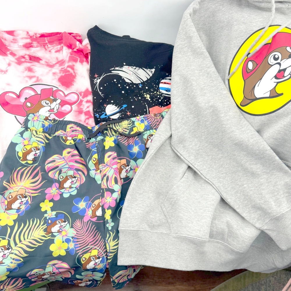 Buc-ee's Bundle Hoodie 2 T-Shirts Swim Trunks Mens M/L Gray Pink Black